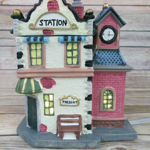 Christmas Town Village STATION Ceramic Oil Tart Melt Warmer - Picture 7 of 7